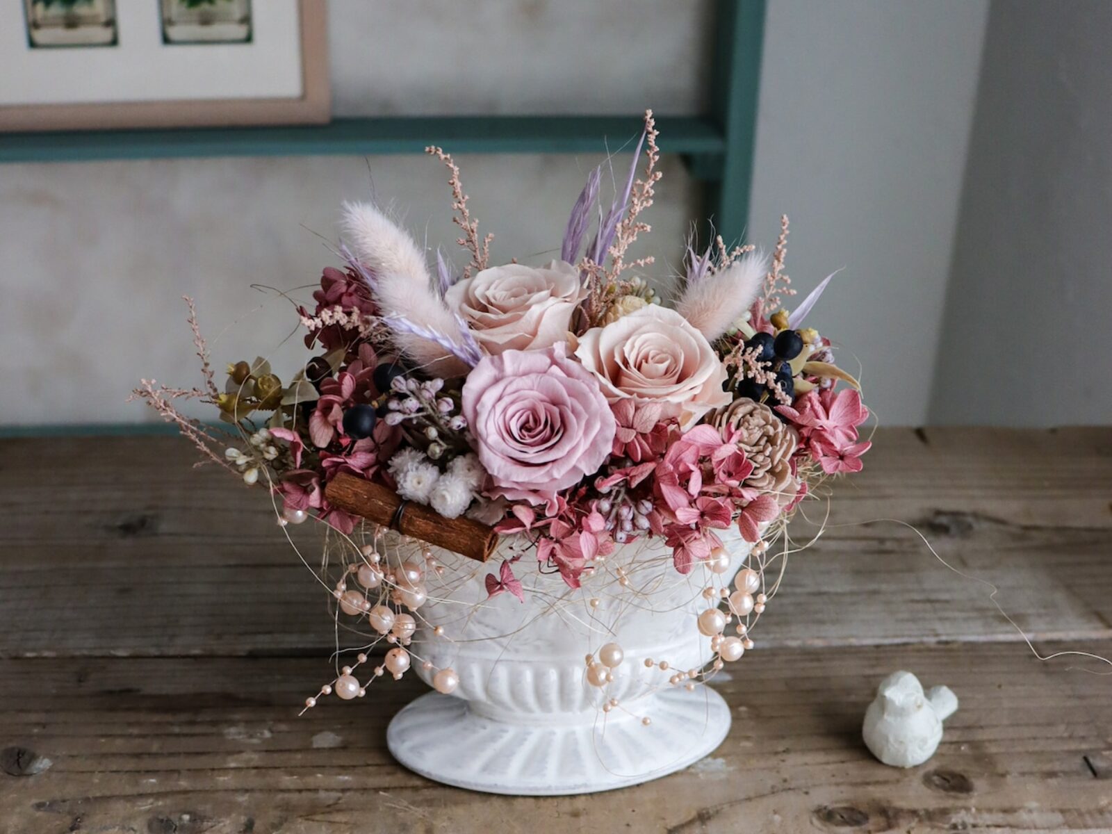 薔薇とマムのプリザーブドフラワーアレンジ
